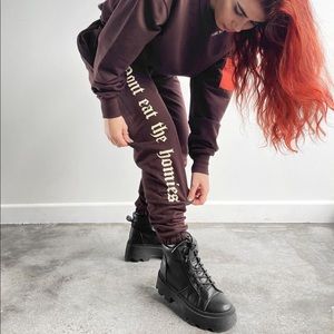 🤎 Limited Addition “Don’t Eat The Homies” 🐷🐮jogger sweatpants in brown.
